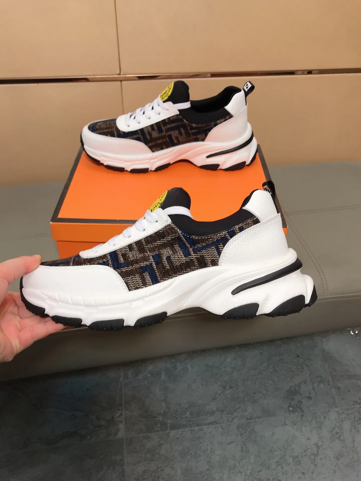 Factory price 442 💥💥🔺🔺FENDI [Fendi] Men’s new casual shoes are a hit! , that kind of calm connotation️elegant taste is indescribable to start the journey of fashionable shoes💍💍to cope with various occasions calmly! The momentum of the big names speaks for itself! Comfortable and comfortable on the feet! Materials: Imported printed materials, stitched with cowhide design, sheepskin feet, a fashion must-have! Code number: 38-44